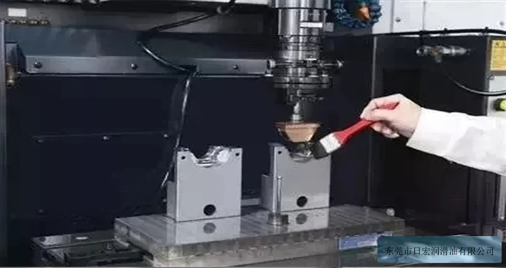 全自动液压砖机什么时候应该跟换液压油？
